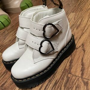 Doc Martens Devon Heart Platform boots